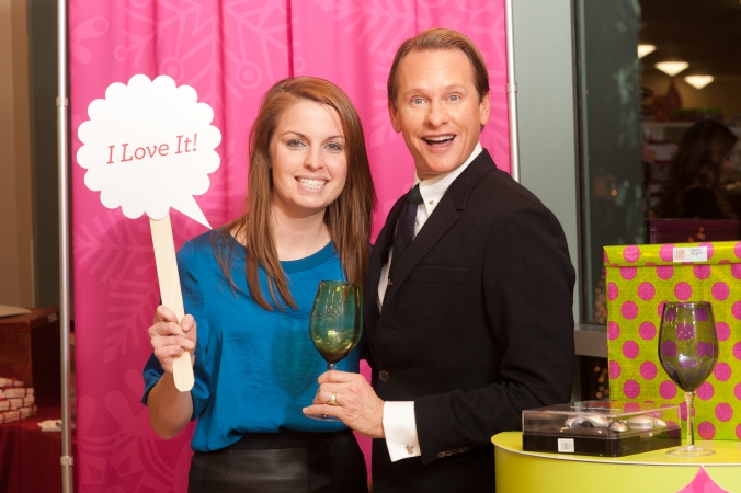 carson kressley poses at home goods blogger event, tips on holiday gifting, social media photography provided by fab photo