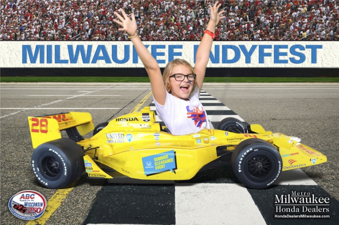 Girl has fun at family green screen photo activity milwaukee indyfest.